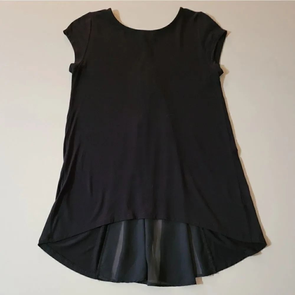 Kim & Cami Black Hi-Lo Hemline Top
